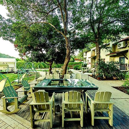 Nuriel Fruit & Guest House Sheʼar Yashuv Екстериор снимка
