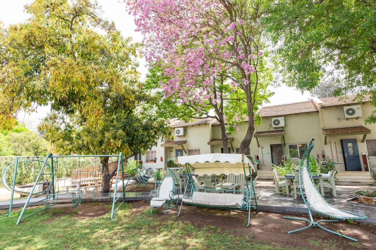 Nuriel Fruit & Guest House Sheʼar Yashuv Екстериор снимка
