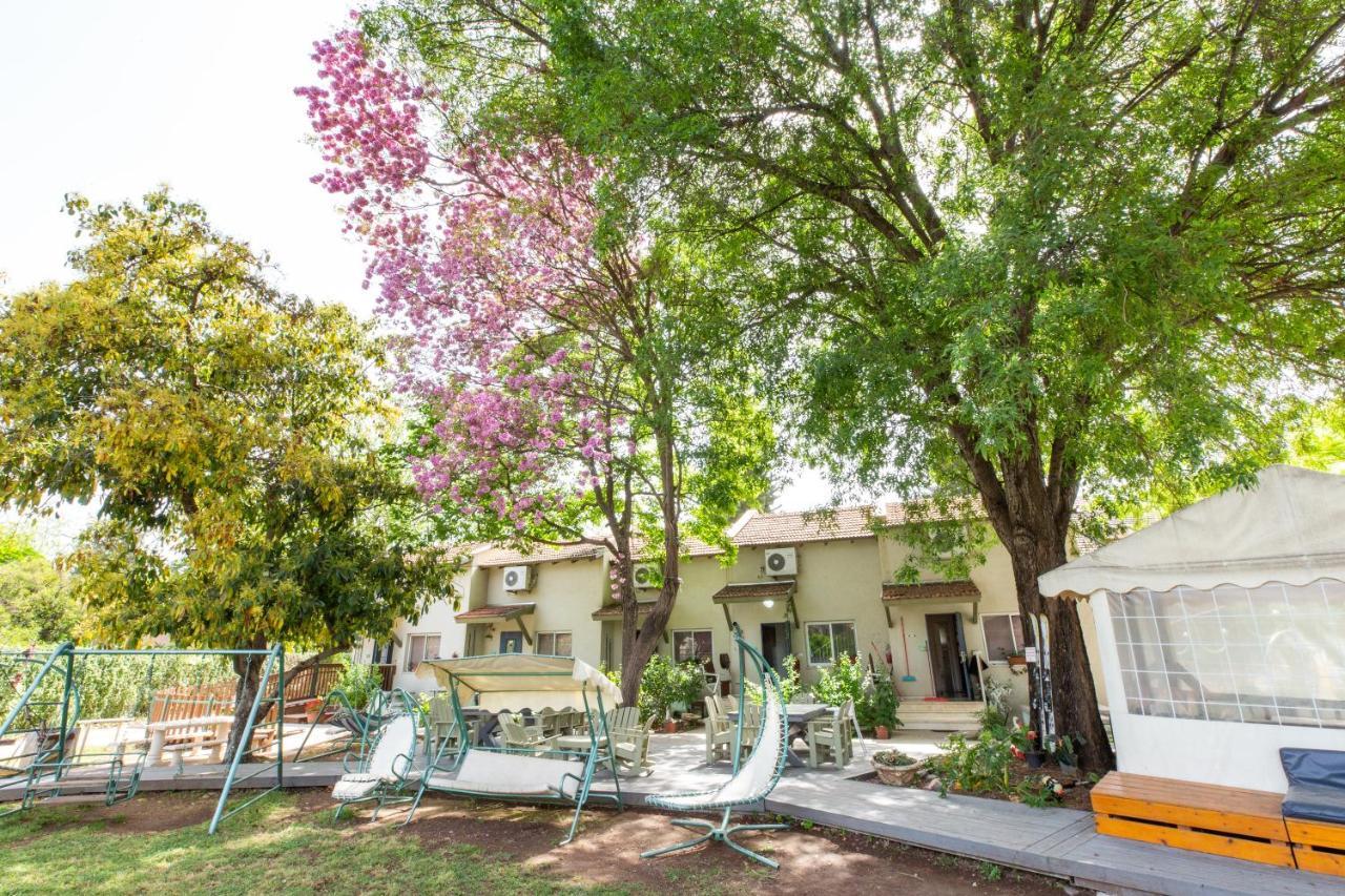 Nuriel Fruit & Guest House Sheʼar Yashuv Екстериор снимка