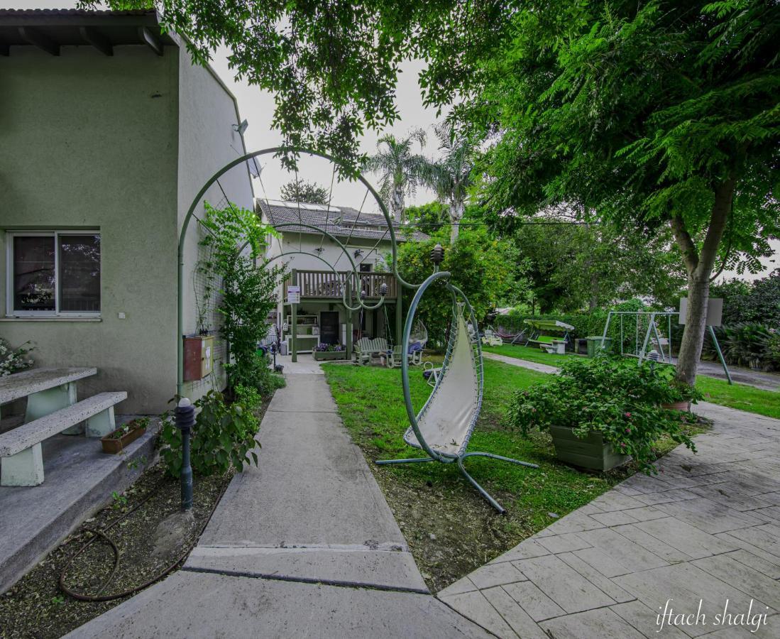 Nuriel Fruit & Guest House Sheʼar Yashuv Екстериор снимка