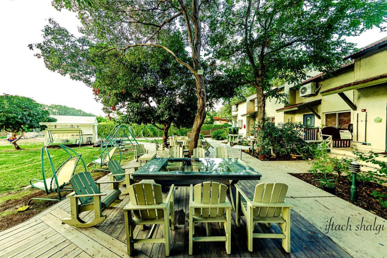 Nuriel Fruit & Guest House Sheʼar Yashuv Екстериор снимка