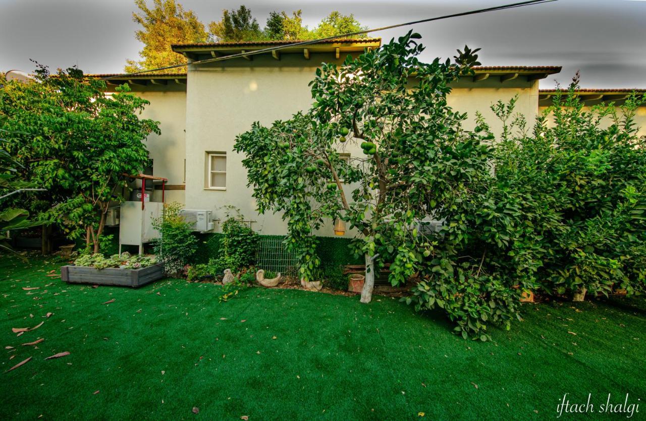Nuriel Fruit & Guest House Sheʼar Yashuv Екстериор снимка